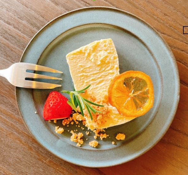 鹿児島　岩崎屋　いわさきや　くじらCafeの優しいチーズテリーヌ